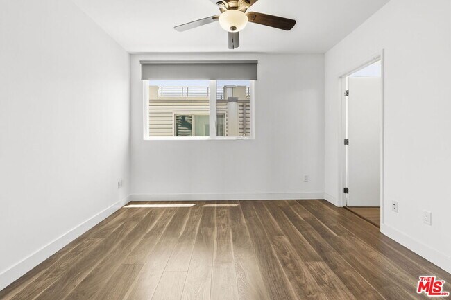 Building Photo - 6021 W Beachwood Ln
