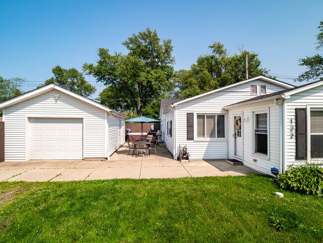 Building Photo - 122 Overlook Rd