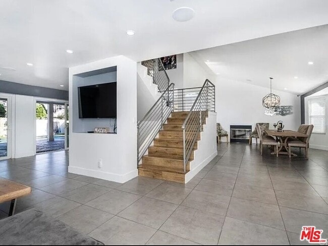 Building Photo - 6140 Rhodes Ave