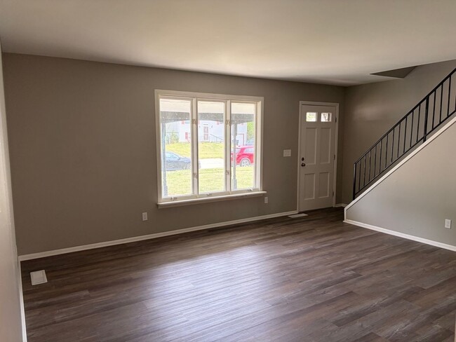 Building Photo - South Side-  4Bed/2 Bath Home