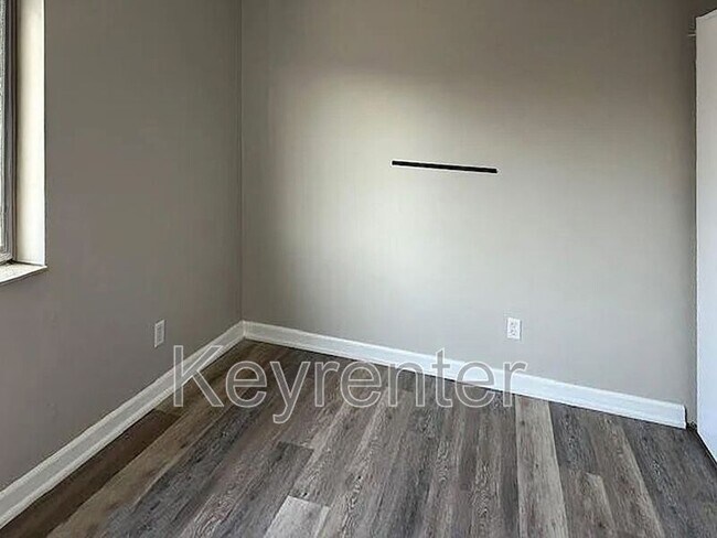 Building Photo - 2718 Painter Ave SW
