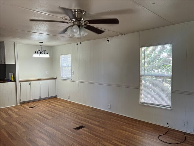 Building Photo - 806 N Oneal St