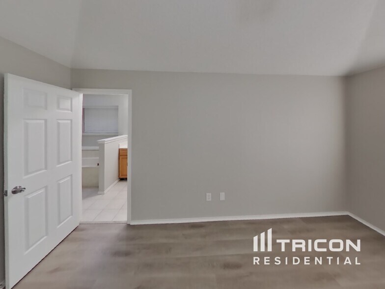 Building Photo - 1624 Bent Brook Dr