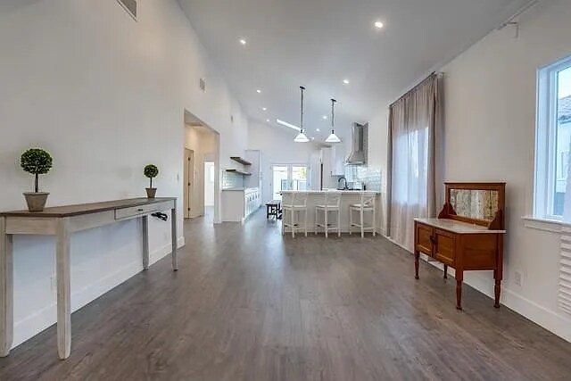 Building Photo - 356 W 15th St