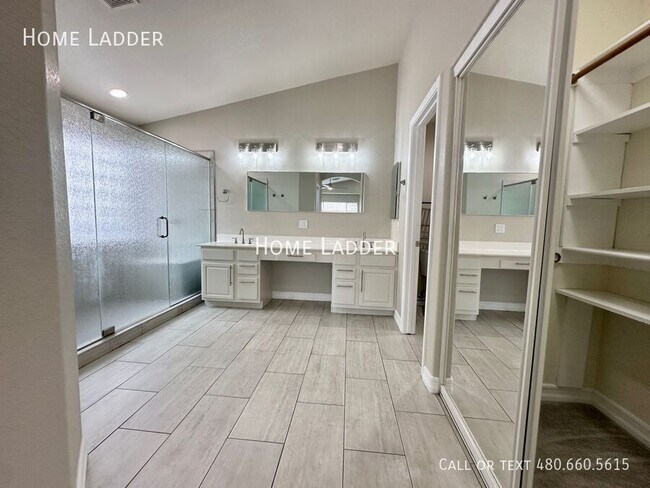 Building Photo - 9732 E Kiowa Ave