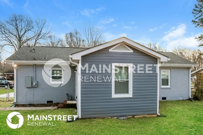 Building Photo - 707 Bilmark Ave