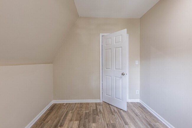 Building Photo - 6627 S Wolcott Ave