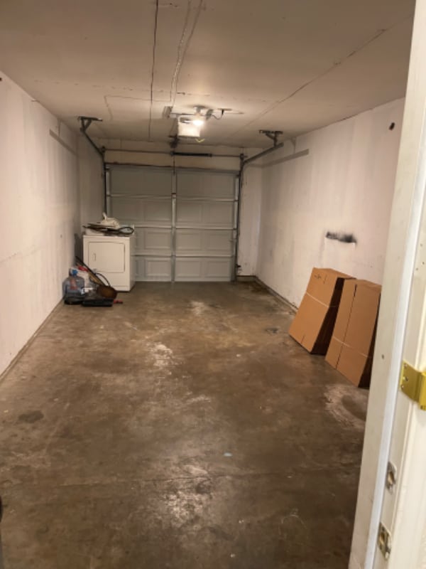 Building Photo - 6841 S Creek Dr