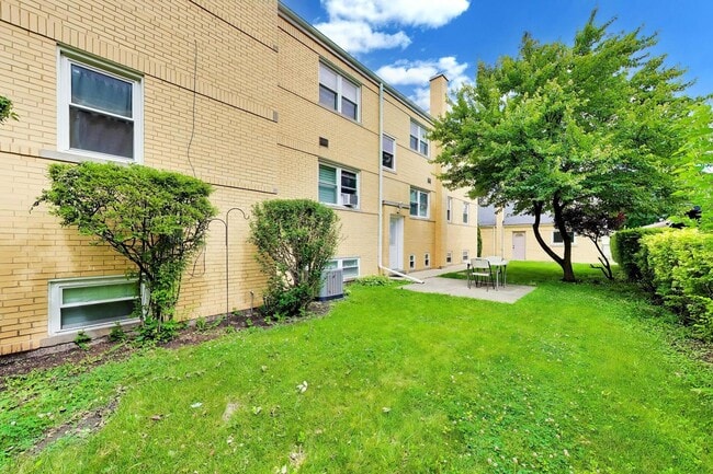 Building Photo - 6405 N Normandy Ave