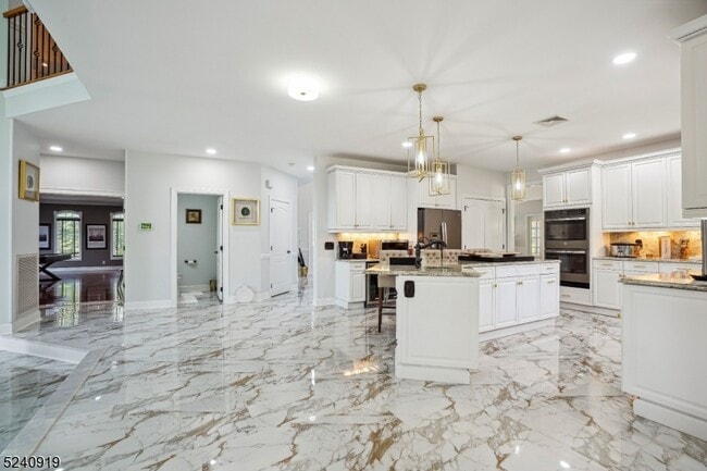 Building Photo - 22 Forest Hill Dr