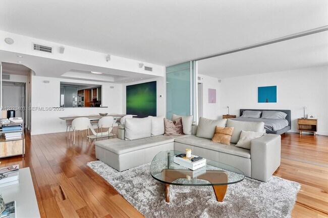 Building Photo - 1331 Brickell Bay Dr
