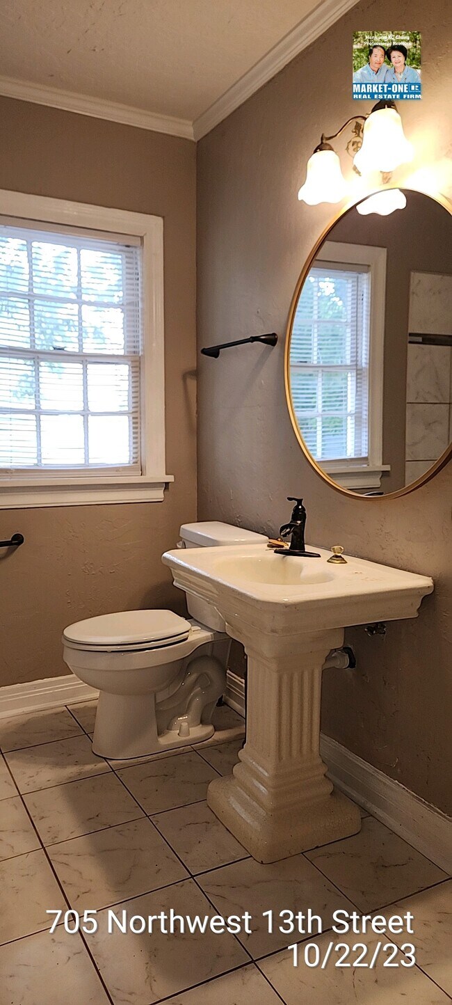 Building Photo - 705 NW 13th St