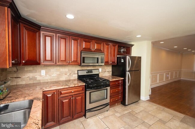 Building Photo - 703 Annin St