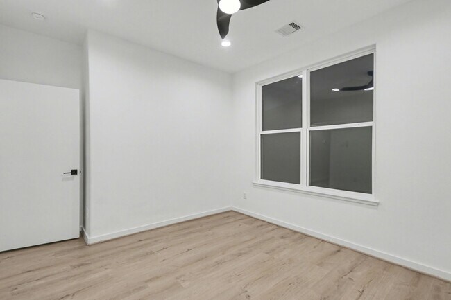 Building Photo - 203 Danna Ln