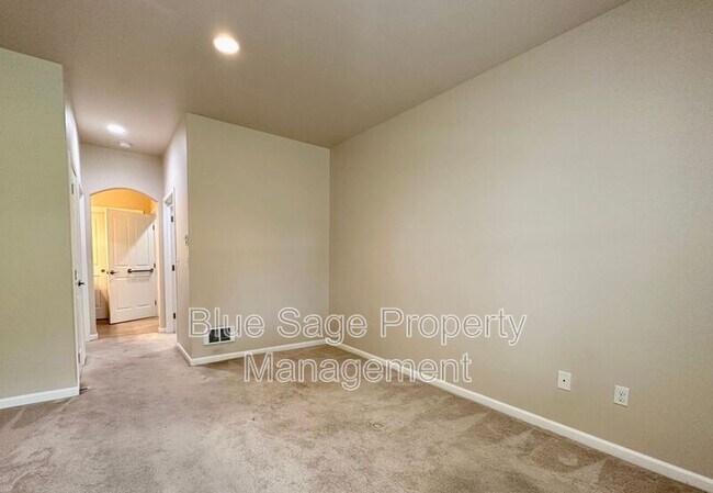 Building Photo - 50 Goldenrod Ln