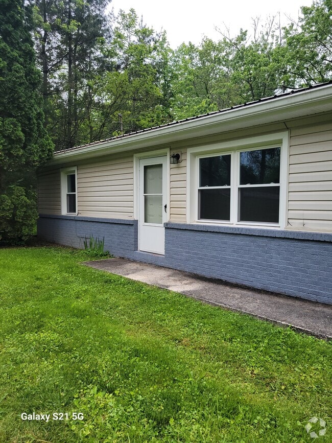 Building Photo - 219 Stone Dr