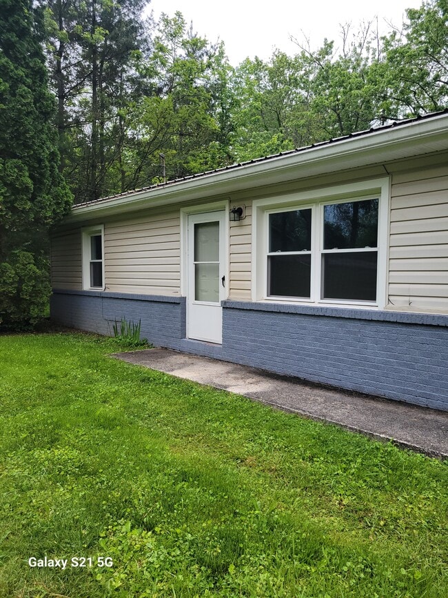Primary Photo - 219 Stone Dr