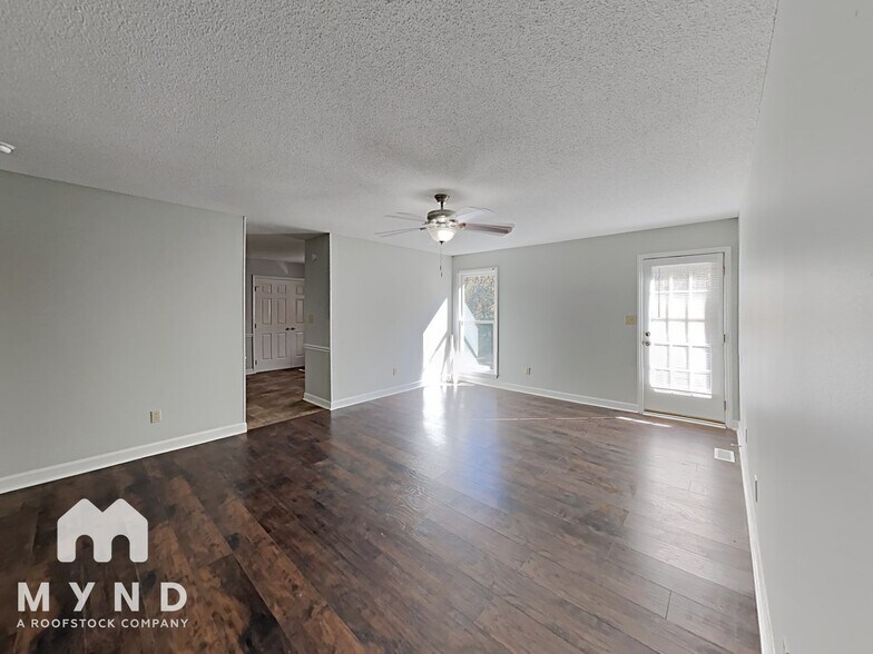 Building Photo - 1213 Shakentown St