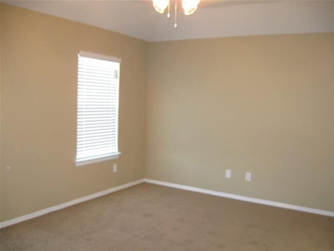 Building Photo - 202 Splintered Arrow Dr