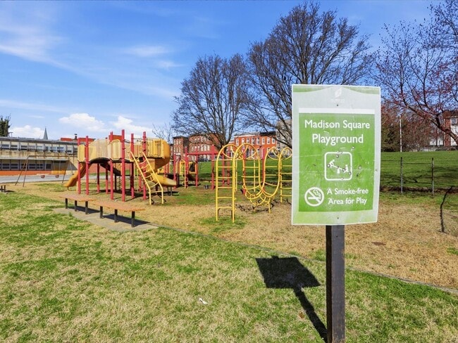 Building Photo - Charming Spacious Baltimore Rowhome