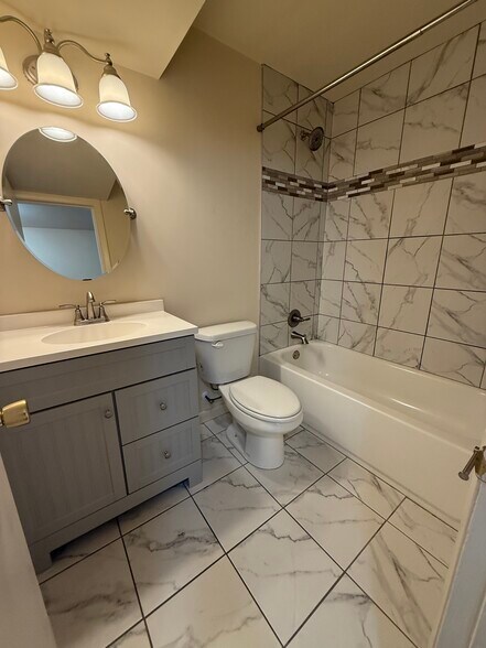 Building Photo - 425 S Church St