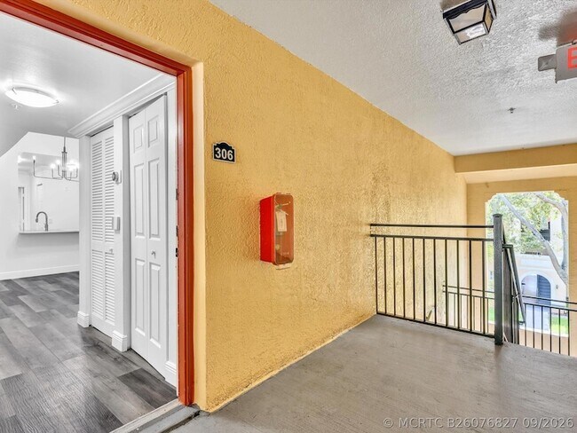 Building Photo - 2433 Centergate Dr