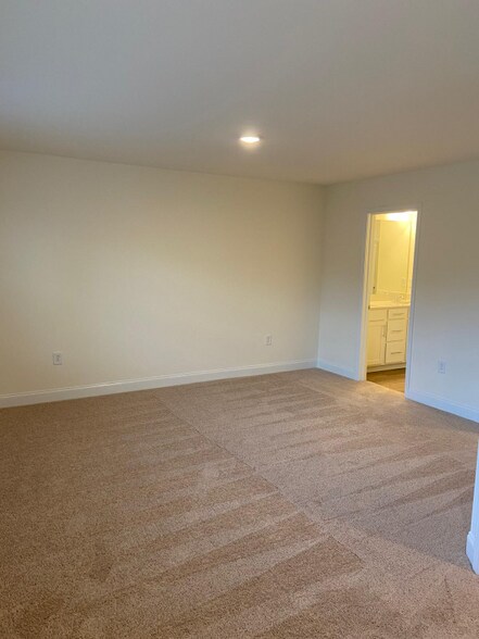 Building Photo - 488 Channel Drop Dr