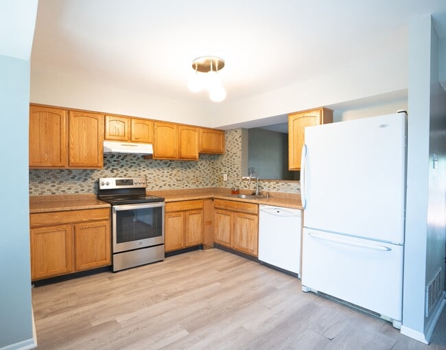 Building Photo - 8202 Ashford Blvd