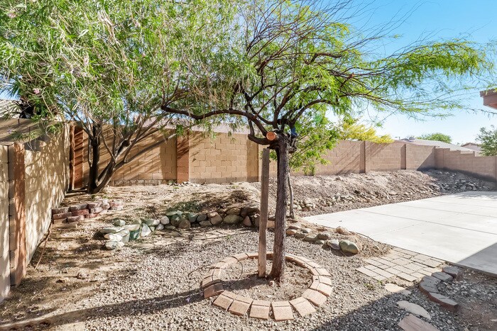 Building Photo - 22996 W Papago St