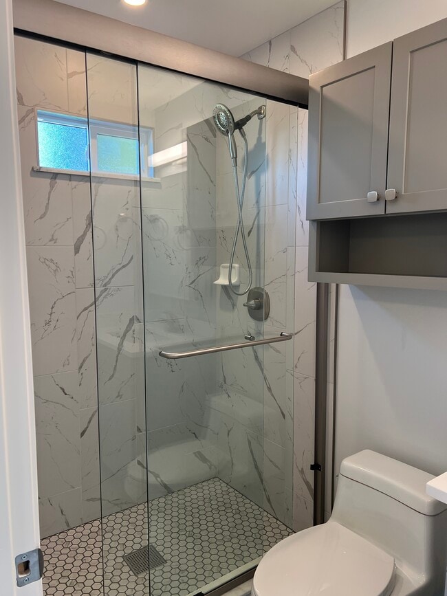 Building Photo - 145 Evergreen Way