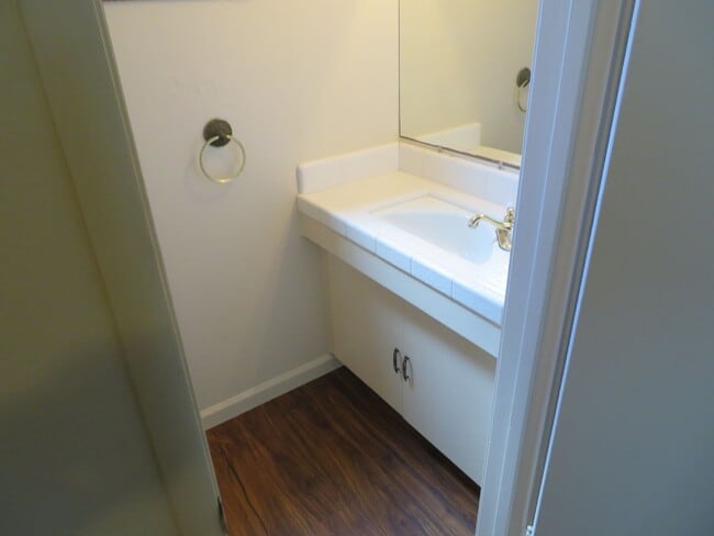 Building Photo - 2 plus bed, 1.5 bath, close to Seabright b...