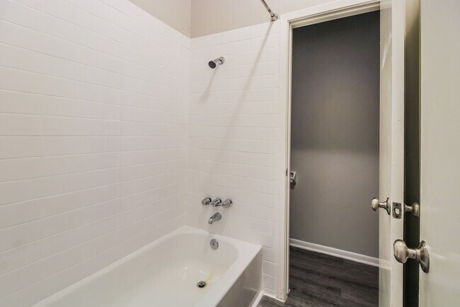 Building Photo - 7922 Grow Ln