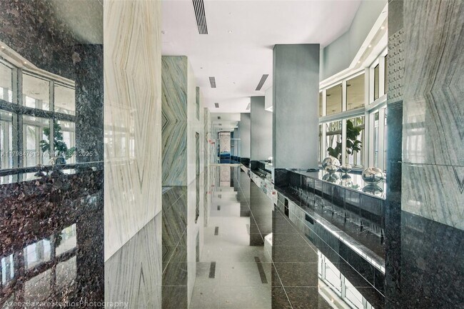 Building Photo - 325 Biscayne Blvd