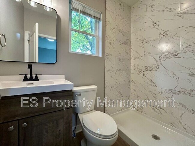 Building Photo - 321 N Kealing Ave