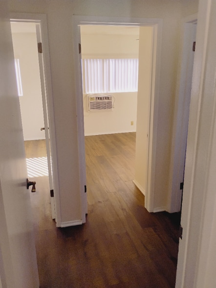 Building Photo - 2239 N Catalina St