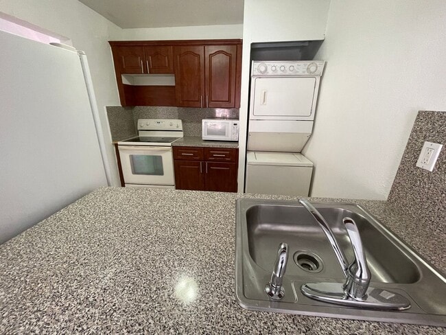 Building Photo - Spacious 1 Bed, 1.5 Bath Apartment in Gated Hialeah Community - Available July 2025!