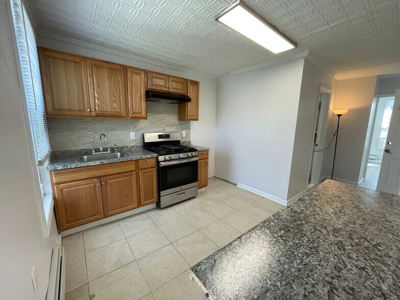Kitchen - 38 Jewett Ave