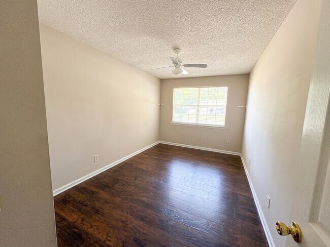 Building Photo - 1469 Flo Zechman Dr