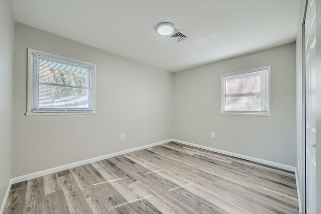 Building Photo - 601 Boxelder Dr