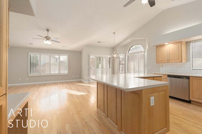 Building Photo - Beautiful home in well kept community