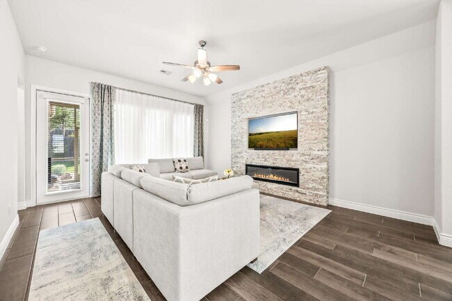 Building Photo - Comfort Living-Furnished-Corporate House