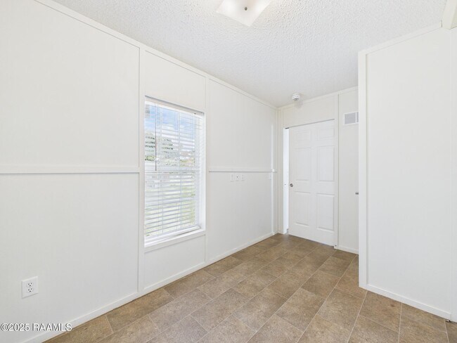 Building Photo - 109 Anne St