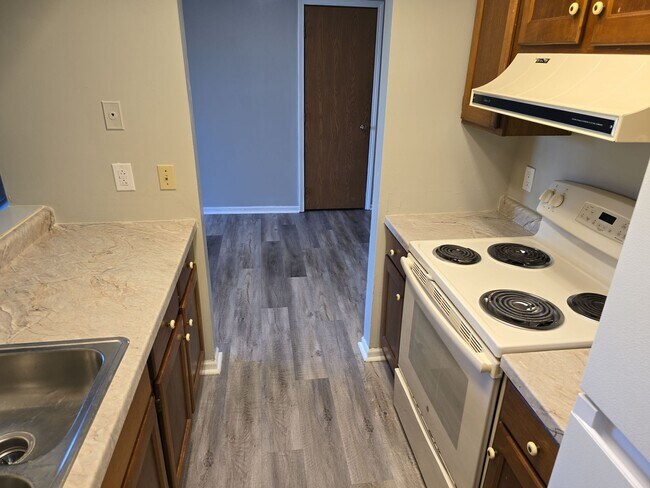 Building Photo - Lynnwood Apartments