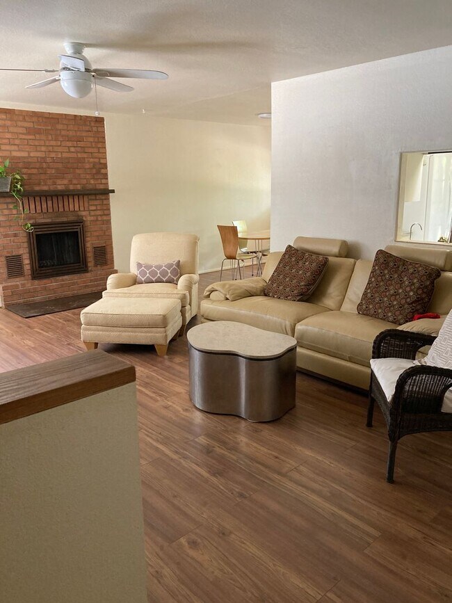 Building Photo - Lovely West Sedona home with large fenced ...