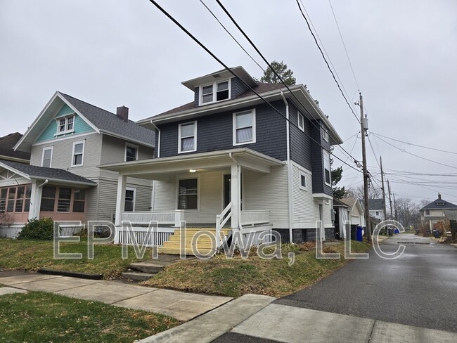 Primary Photo - 349 17th St SE