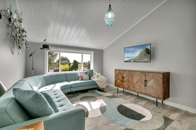 Building Photo - Private ADU available in Burien (garages n...