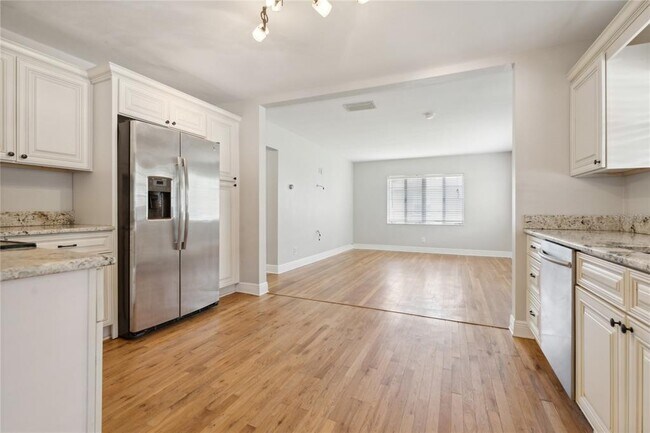 Building Photo - 4508 S Lois Ave