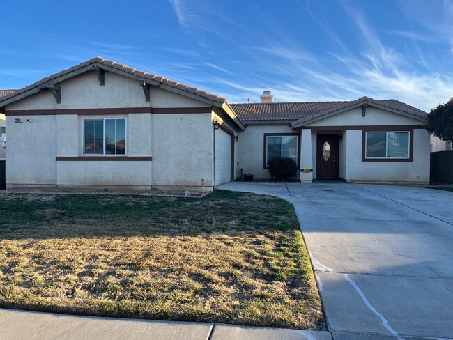 Primary Photo - 3 Bedroom 2 Bath home in Victorville .. Ap...