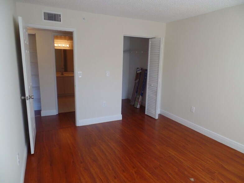 Building Photo - 3844 Lyons Rd