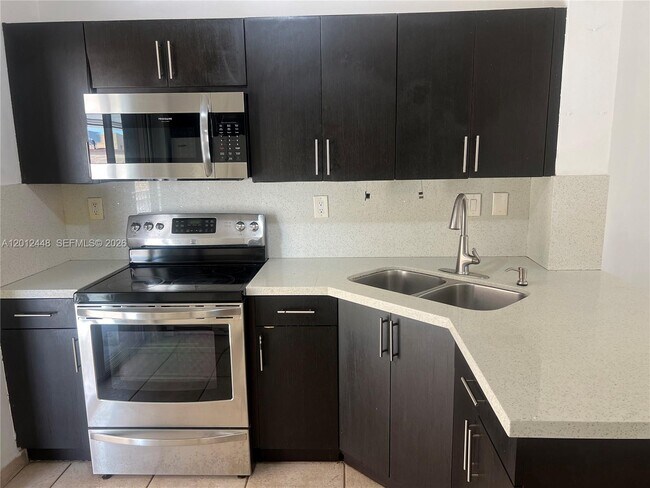Building Photo - 2425 W 76th St